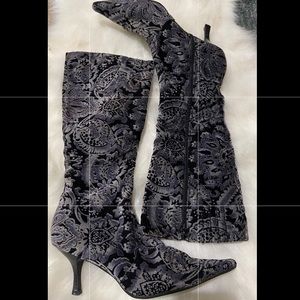 Women’s black boots